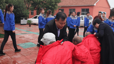 扬尊老之风尚，树敬老之表率