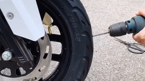 吉路尔轮胎电转打孔，没气照样骑..