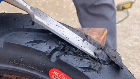  吉路尔轮胎内有密布钢丝层，扁平铲给您揭开..