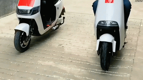  吉路尔轮胎面对铁蒺藜，钢丝层发挥显著作用..